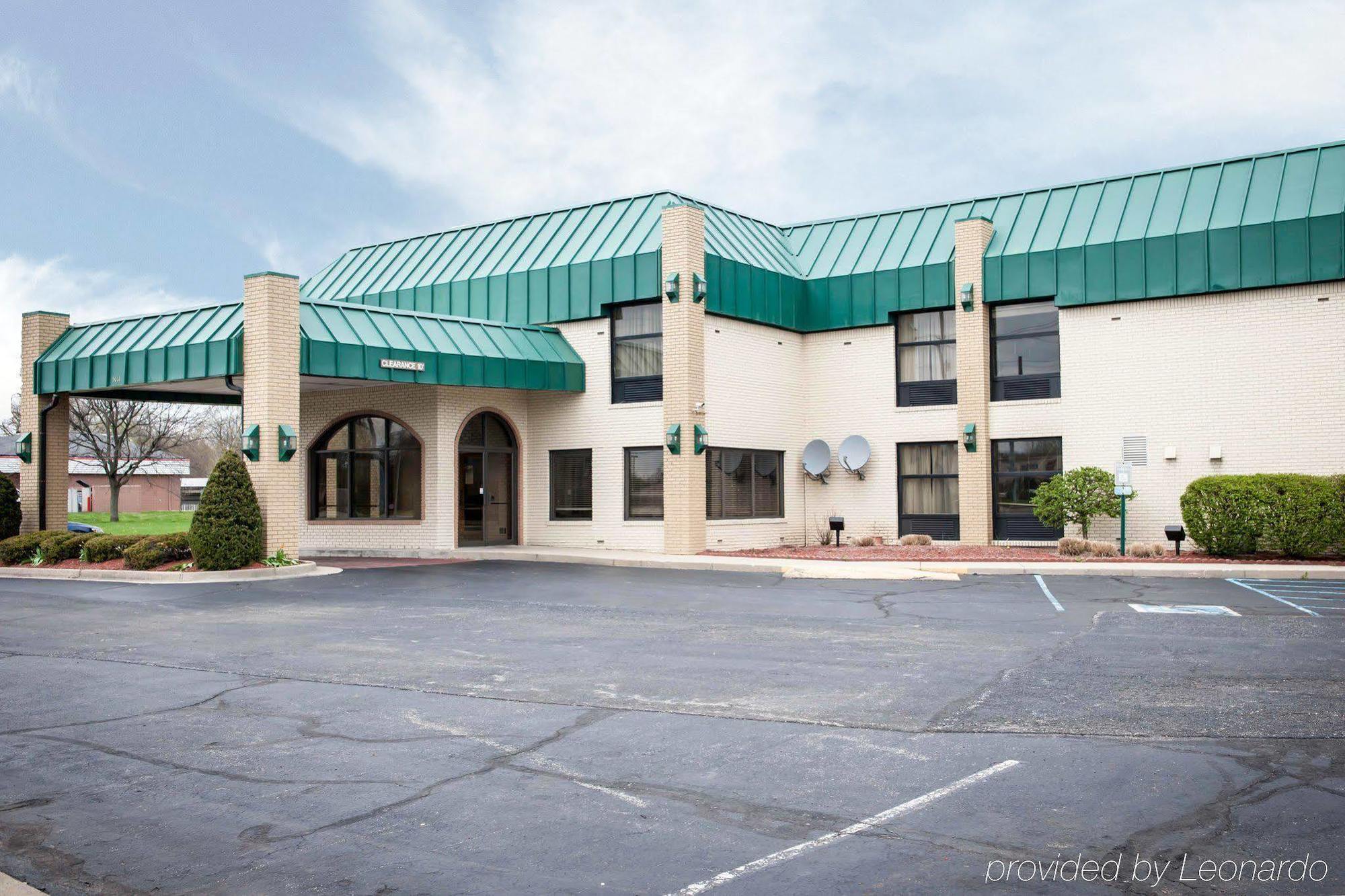 Quality Inn And Suites Indianapolis Exterior photo