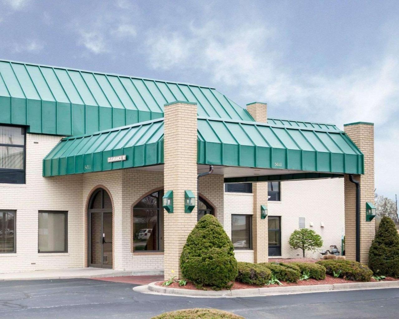 Quality Inn And Suites Indianapolis Exterior photo